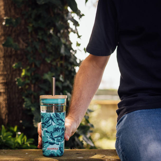 QUOKKA GLASS STRAW TUMBLER WITH SILICONE COVER LIQUID CUBE WATER FLOWERS 540 ML